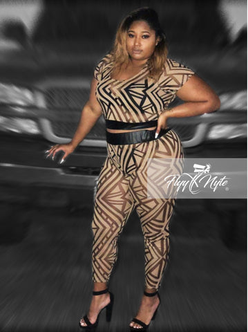 Plus Size 2-Piece Crop Top and Pants Set in Black and White Stars Print